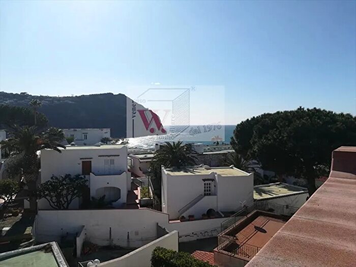 Appartamento con 5 locali in vendita in Via Giovanni Mazzella, Forio