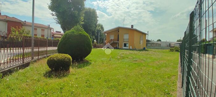 Casa quadrilocale in vendita in Via Alcide De Gasperi, Ferno