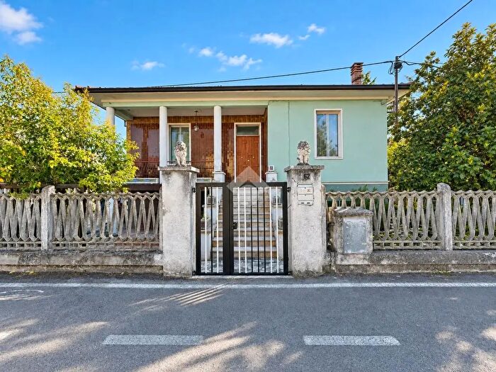 Casa quadrilocale in vendita in Via Fontanelle, Pescara