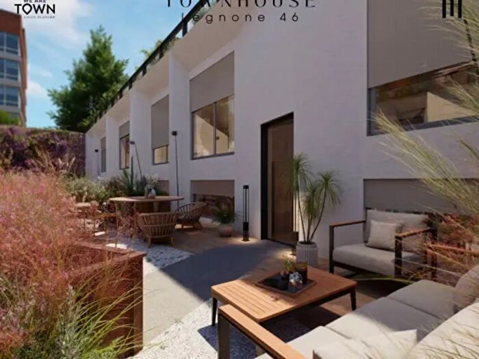 Appartamento quadrilocale in vendita in Via Legnone, Milano