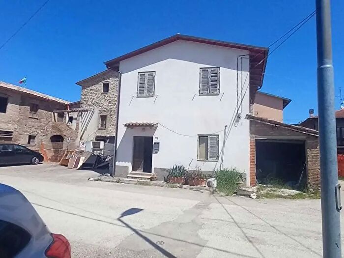 Casa con 8 locali in vendita in Vocabolo Giove di Sopra, Citta Di Castello