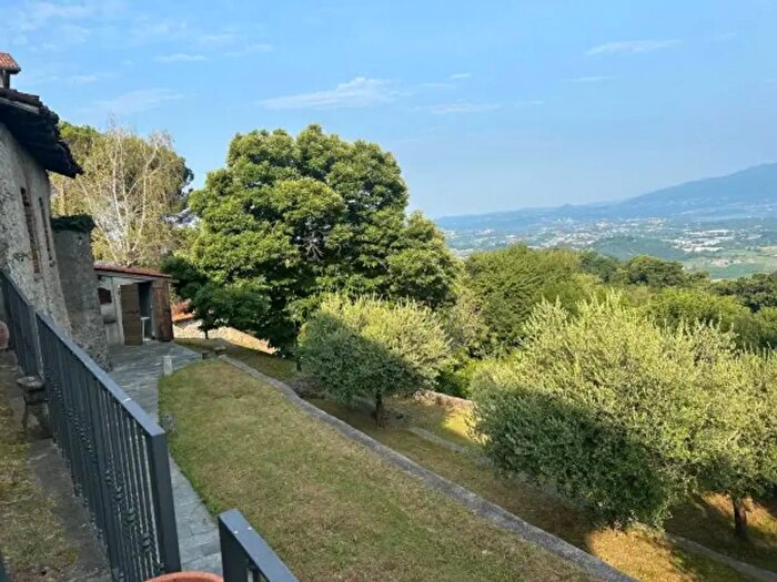 Appartamento trilocale in affitto in Via Novembre, Galbiate