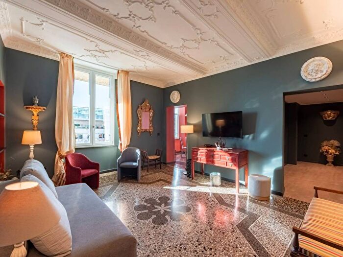 Appartamento con 6 locali in affitto in Via Antonio Gramsci, Prè, Genova