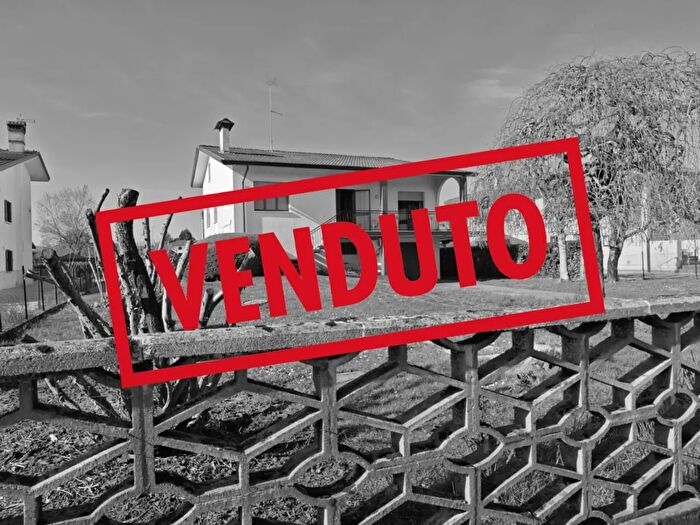 Casa con 8 locali in vendita in Morsano Al Tagliamento