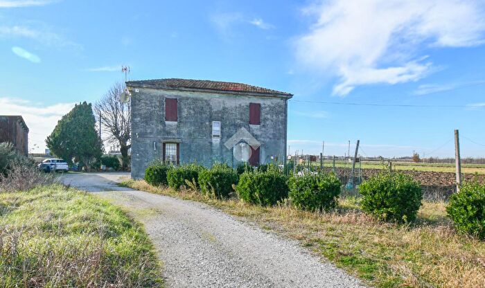 Casa quadrilocale in vendita in Via Padusa, Poggio Renatico