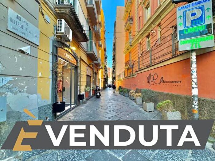 Appartamento quadrilocale in vendita in Vico Belledonne a Chiaia, Napoli