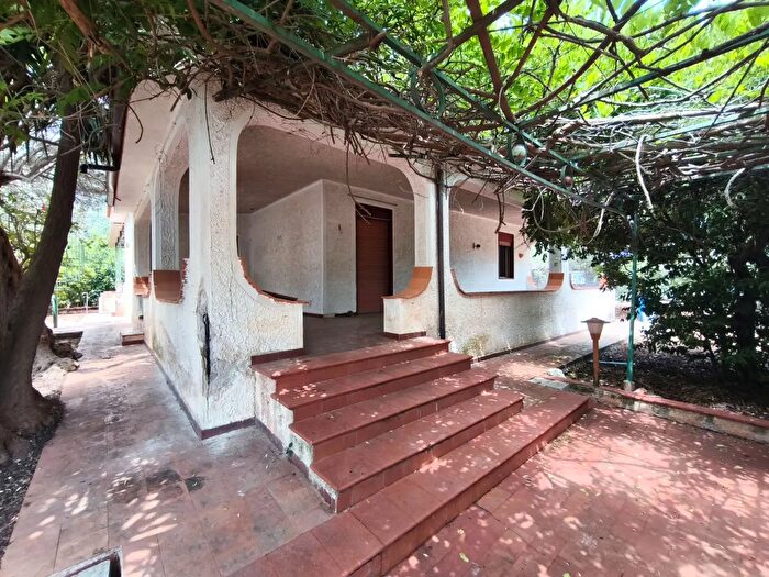 Casa con 7 locali in vendita in Via Chiusa Nuova, Carini