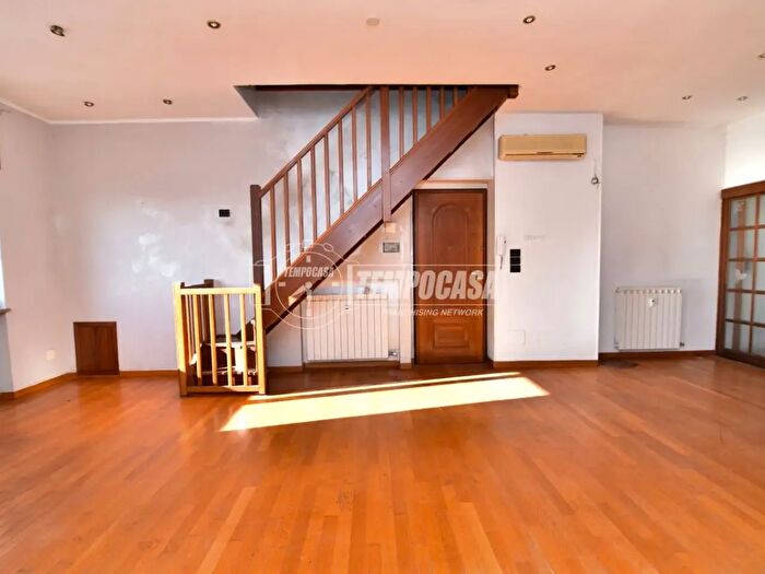 Appartamento con 5 locali in affitto in Via Genova, Volpiano