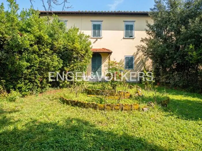 Casa con 6 locali in vendita in Via Padre Giovanni Antonelli, Pistoia