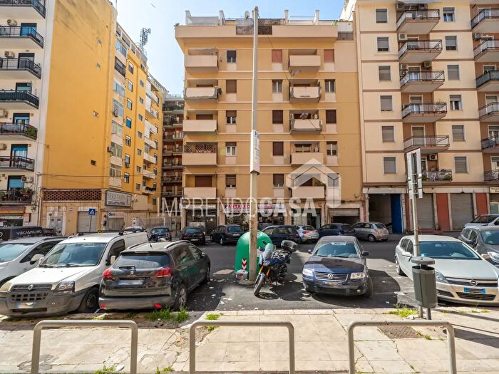 Appartamento trilocale in vendita in Via Sampolo, Palermo