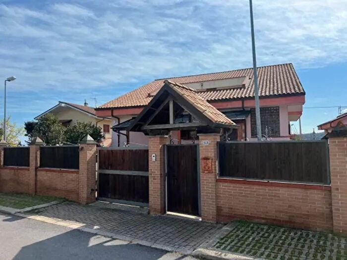 Casa quadrilocale in vendita in Contrada Cerreto, Miglianico