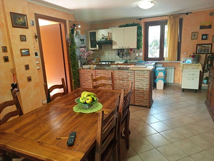 Casa con 6 locali in vendita in Citta' Sant'Angelo