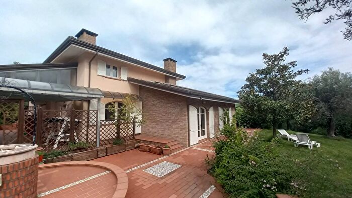 Casa con 14 locali in vendita in Corso Europa, Sassofeltrio