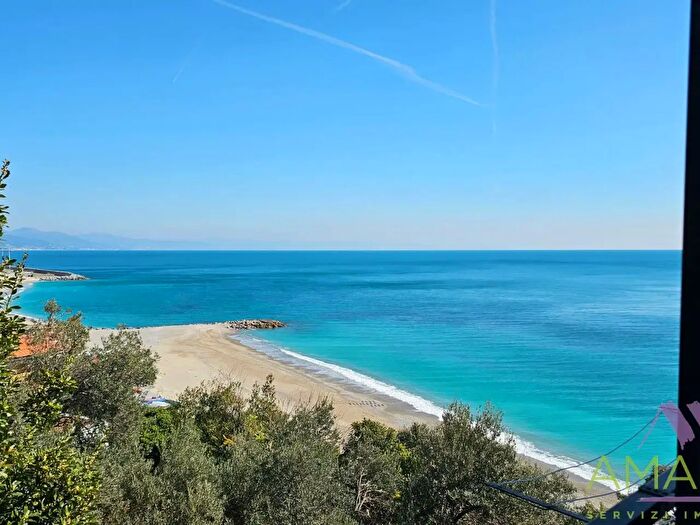 Appartamento trilocale in vendita in Via Aurelia, Bergeggi