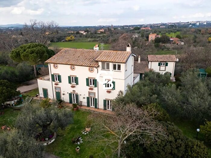 Casa con 17 locali in vendita in Strada Cassia Sud, Viterbo