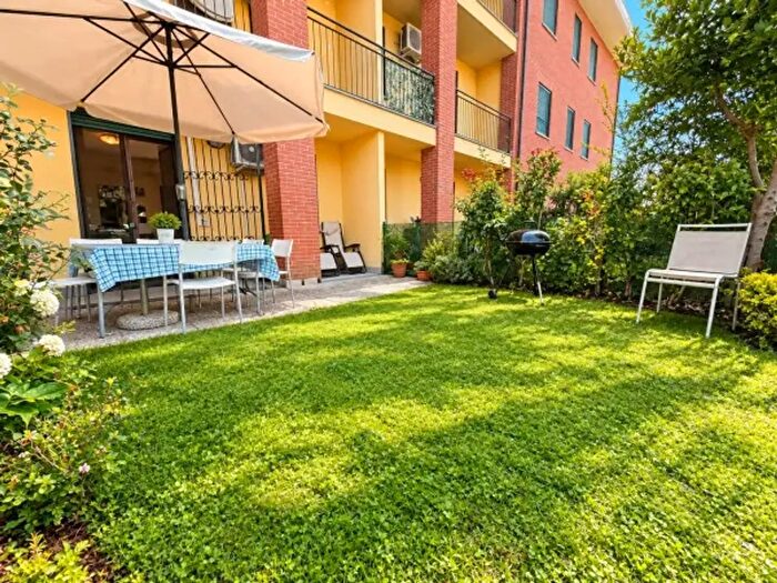 Appartamento bilocale in vendita in Via Giacomo Leopardi, Veduggio Con Colzano