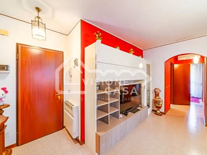 Appartamento trilocale in vendita in Via Enrico Zambonini, Reggio Emilia