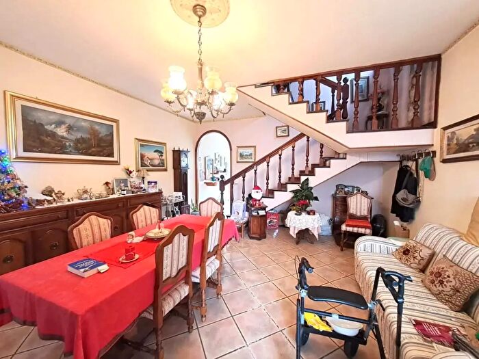 Casa quadrilocale in vendita in Massa