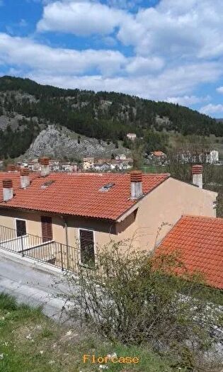 Casa con 6 locali in vendita in Isernia