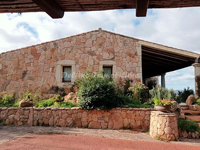 Casa con 6 locali in vendita in Loc LI Mizzani, Palau