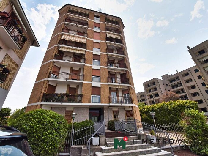 Appartamento bilocale in affitto in Via Cesare Battisti, Vedano al Lambro