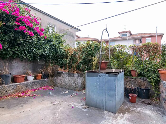 Casa con 5 locali in vendita in Via Roma, Mascalucia