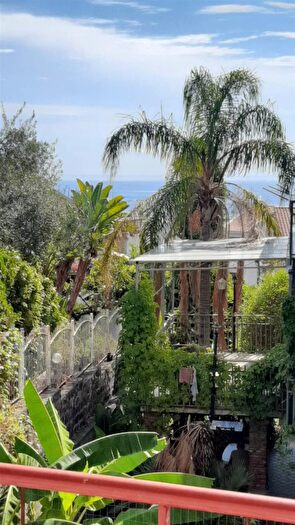 Appartamento trilocale in affitto in Via Litteri Aci Castello, Aci Castello