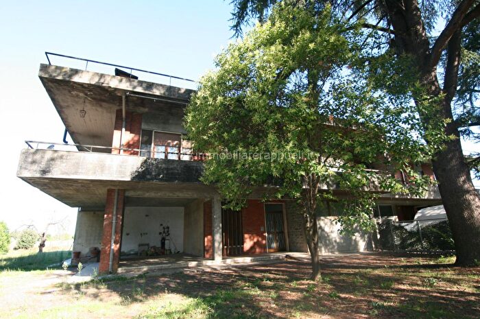 Casa quadrilocale in vendita in Torrita Di Siena