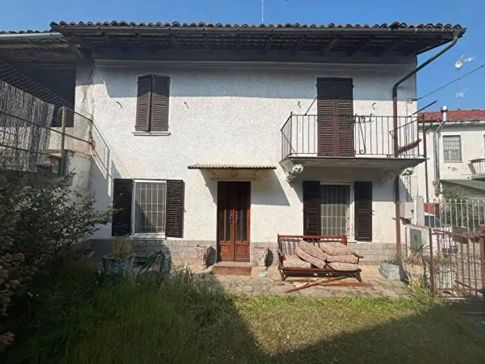 Casa quadrilocale in vendita in Via Felice Cavallotti, Bergamasco