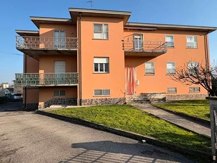 Appartamento quadrilocale in vendita in Via Angelo Parenti, Polesine Zibello