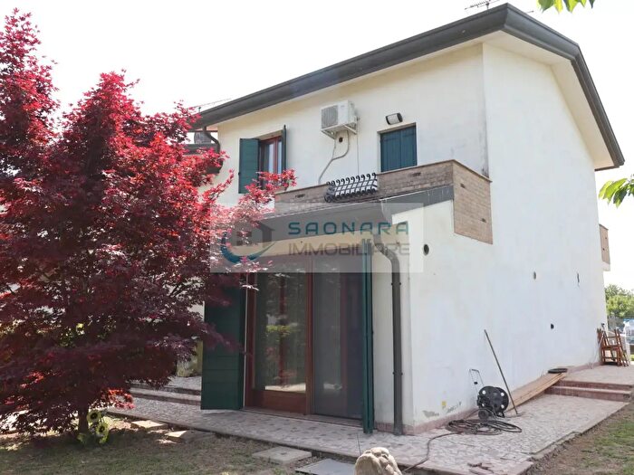 Casa trilocale in vendita in Via Vittorio Emanuele II, Legnaro