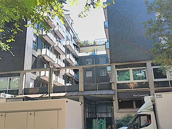 Appartamento trilocale in affitto in Ticinese, Milano