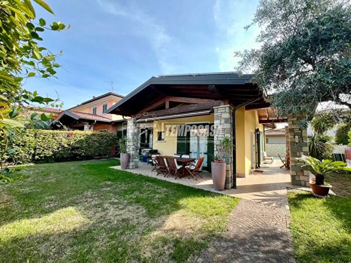 Casa con 5 locali in vendita in Cazzago San Martino