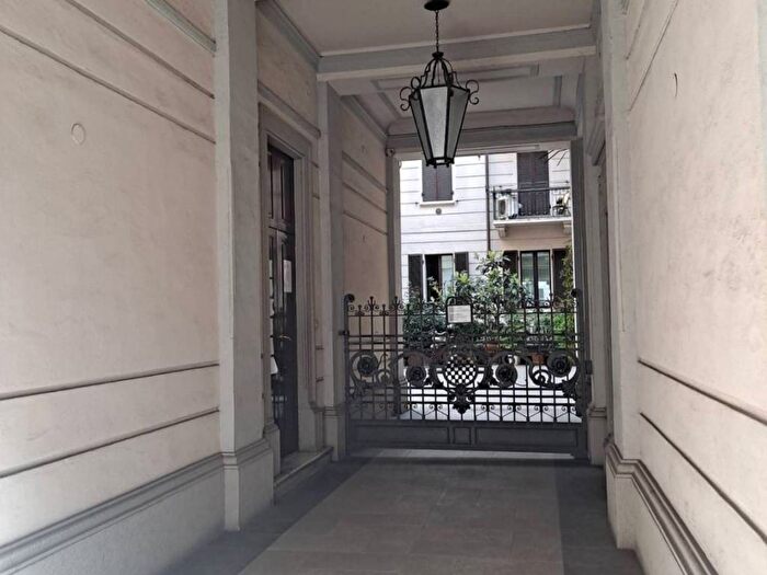 Casa con 6 locali in affitto in Via Gustavo Modena, Indipendenza, Milano