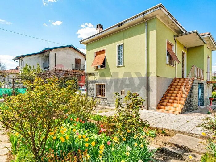 Casa trilocale in vendita in Via Goldoni, Cassano Magnago