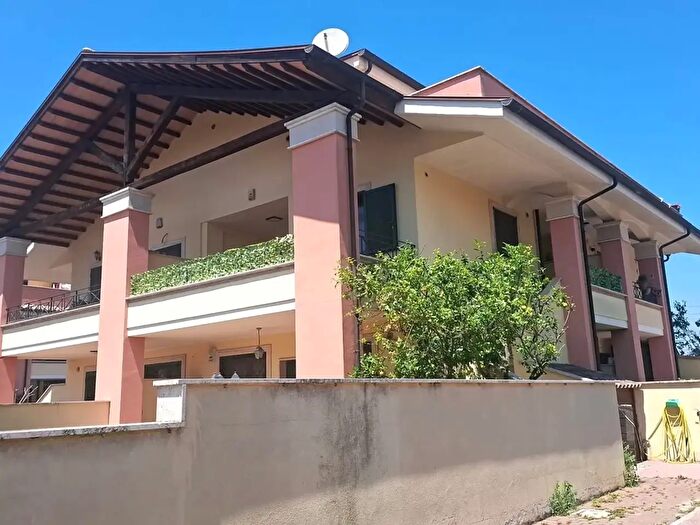 Casa trilocale in vendita in Via delle Primule, Pomezia
