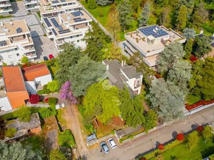 Casa con 9 locali in vendita in Viale del Sagittario, Modena