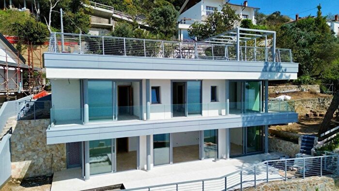 Casa con 6 locali in vendita in Strada Costiera Trieste, Trieste