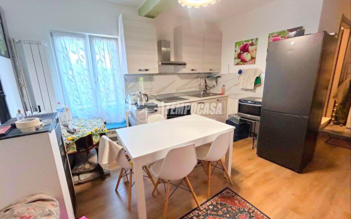 Appartamento trilocale in vendita in Via Varesina, Villa Guardia