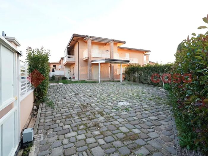 Casa quadrilocale in vendita in Via Casilina Sud Snc, Cervaro