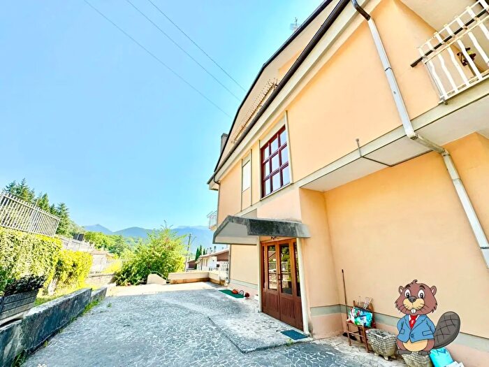 Appartamento con 11 locali in vendita in Via Cardinal Tedeschini, Rieti