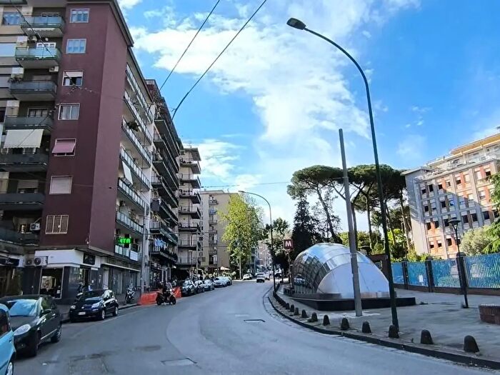 Appartamento trilocale in vendita in Via Gabriele Jannelli, Napoli