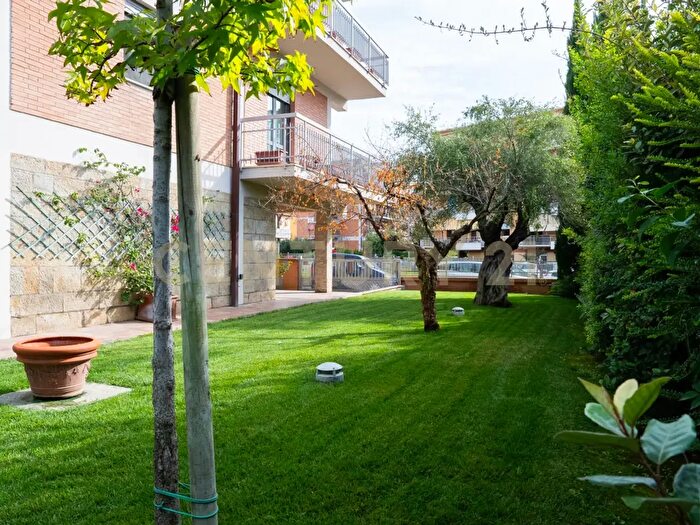 Casa con 10 locali in vendita in Via Massaccio, Grosseto