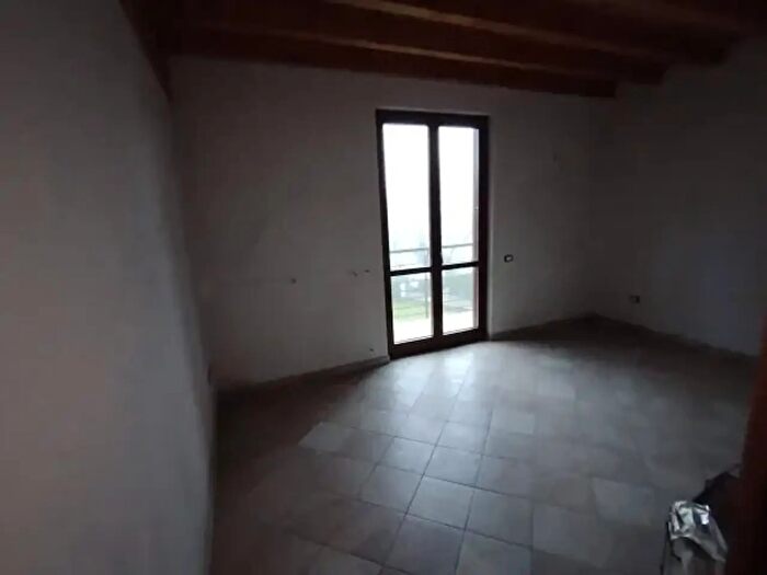 Appartamento bilocale in vendita in Oltrona Di San Mamette