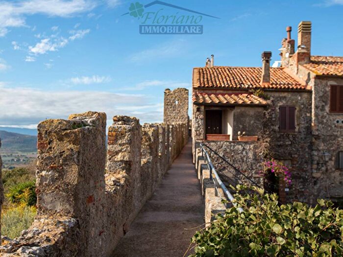 Appartamento quadrilocale in affitto in Piazza Magenta, Centro, Capalbio