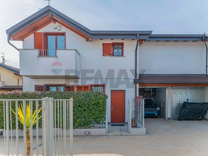 Casa con 6 locali in vendita in Via Marco Polo, Cassano Magnago