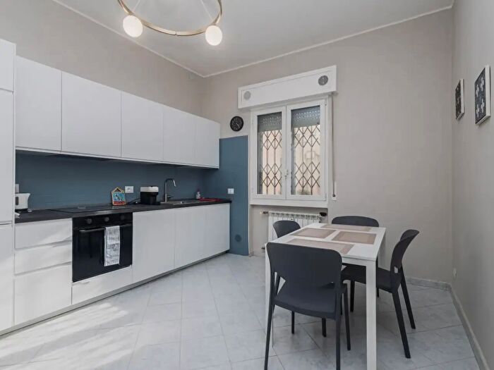 Appartamento trilocale in affitto in Via Monte Palombino, Milano