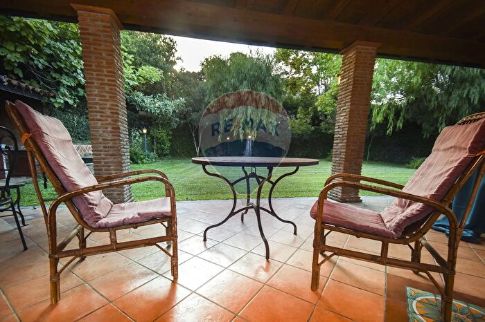 Casa con 8 locali in vendita in Viagrande