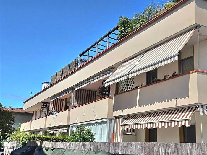 Appartamento quadrilocale in vendita in Viale Roma, Massa