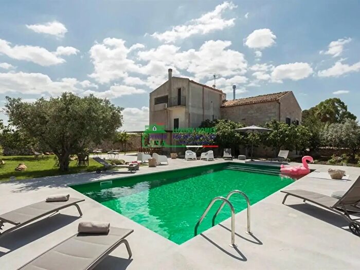 Casa con 9 locali in vendita in Sp, Ragusa